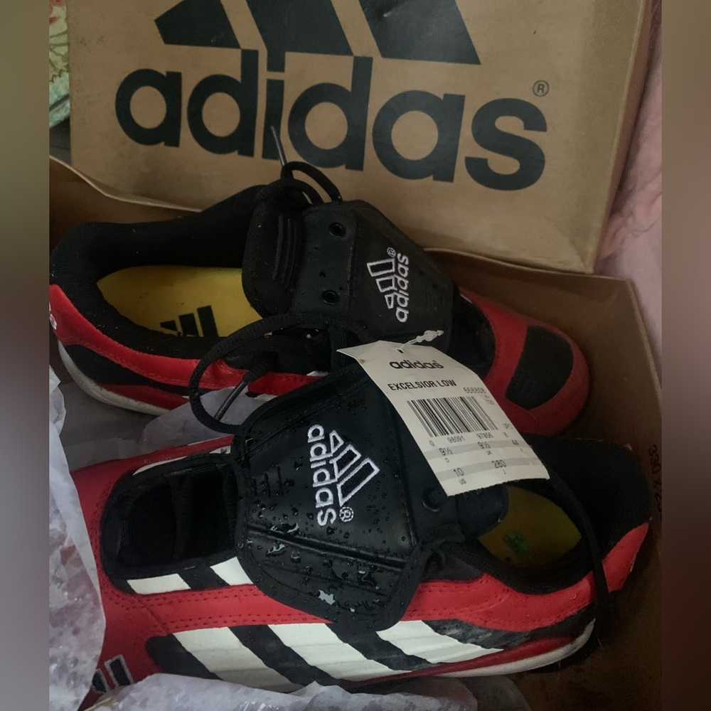 ADIDAS baseball cleats NWT size 10.